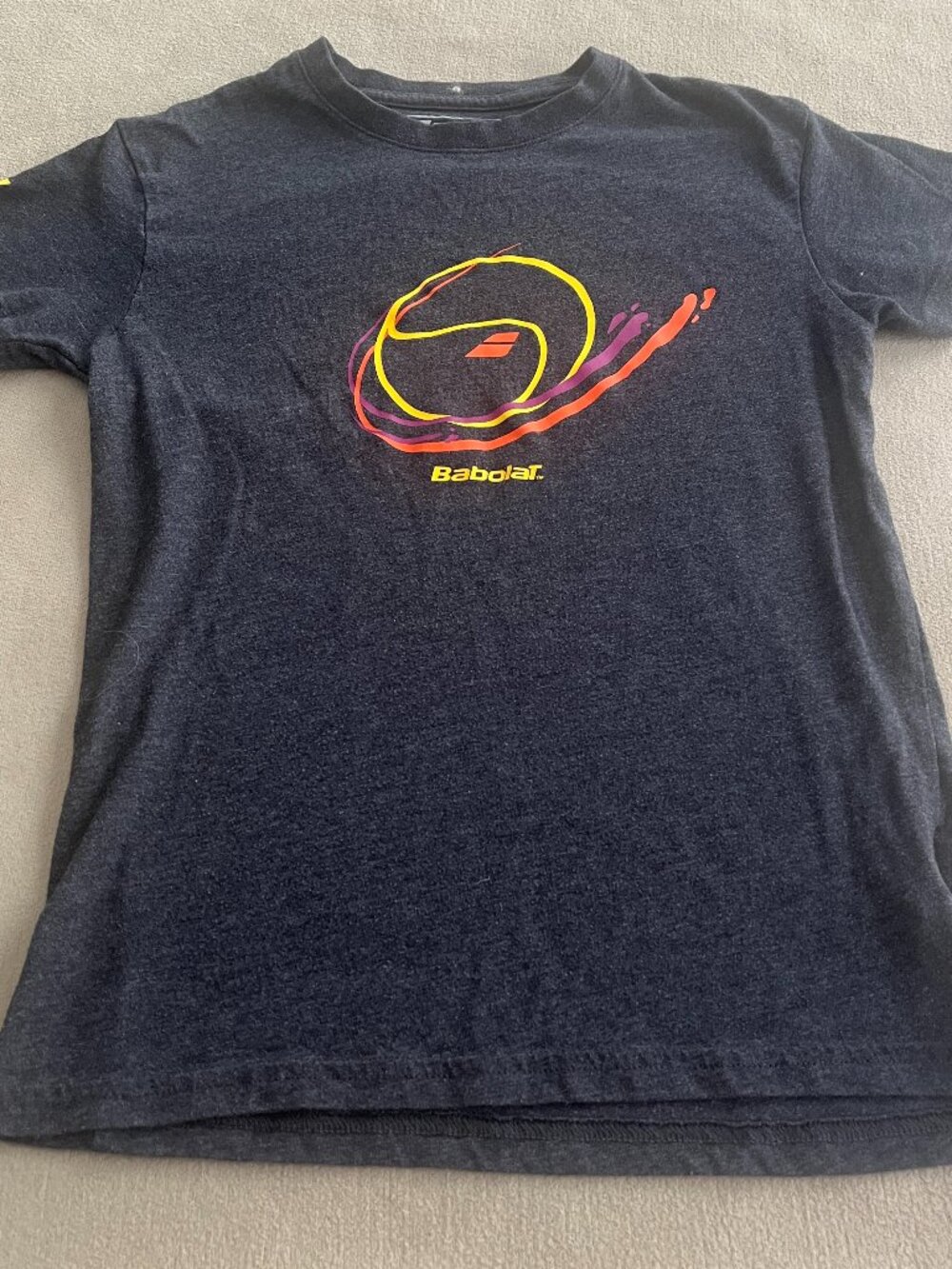 Babolat Boys/Girls Black/Gray Tee Short Sleeves Size 10-12 Years.